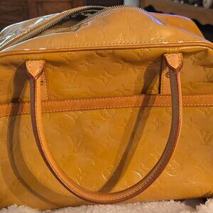 Authentic Louis Vuitton w/papers